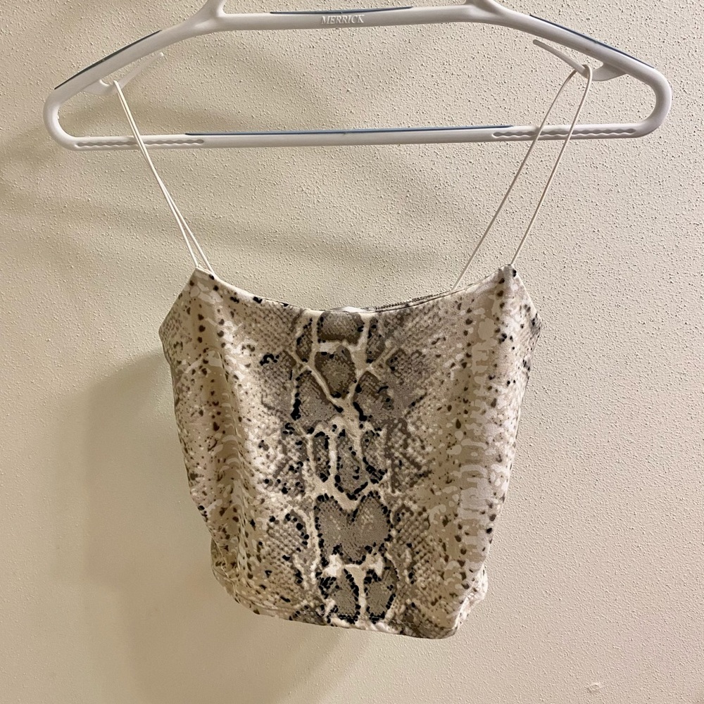 Gaze Cropped Tank Top